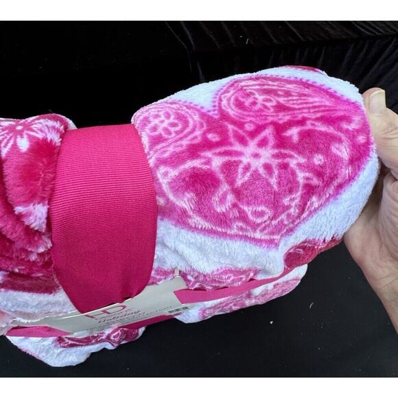 Brand New HD Designs Holiday Throw Valentines Day Collection Micro-Plush Blanket - Picture 3 of 6